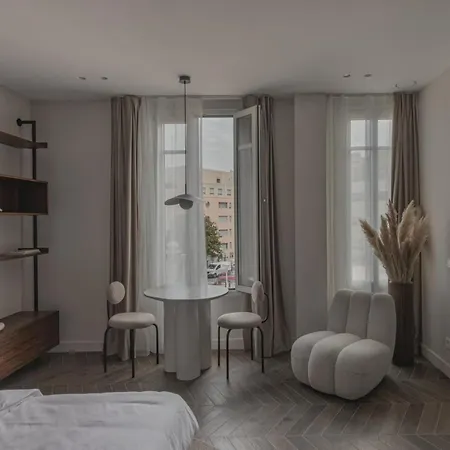 Modern Next To Monaco アパート ボーソレイユ